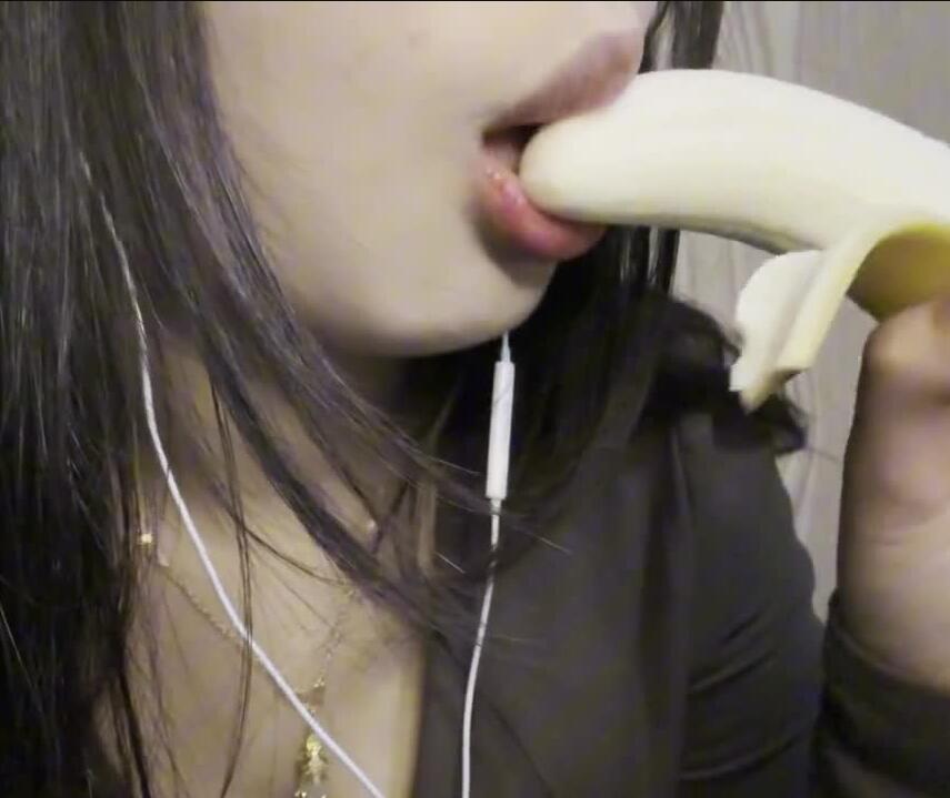 楠楠nn是个胆小鬼 吃香蕉